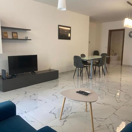 Sliema Centrally Located Apt Luaran gambar