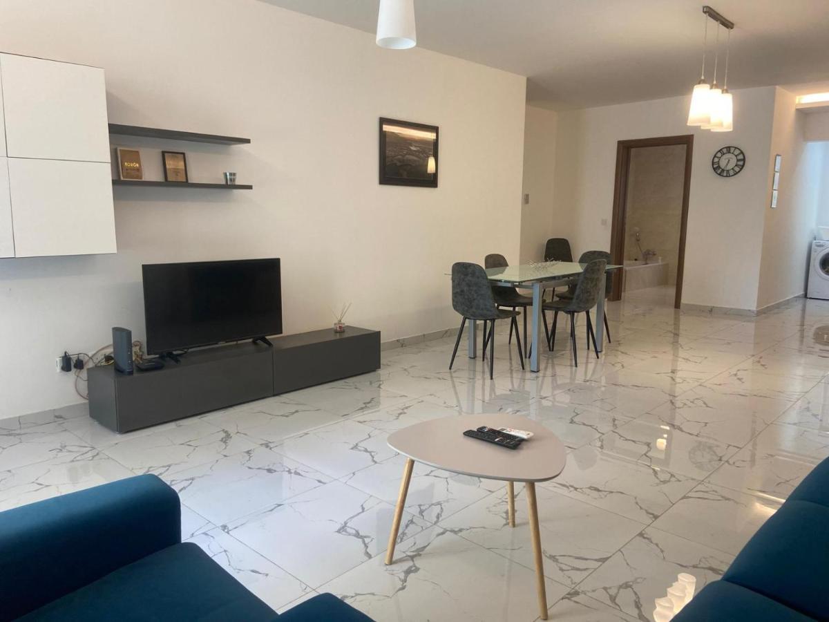 Sliema Centrally Located Apt Luaran gambar